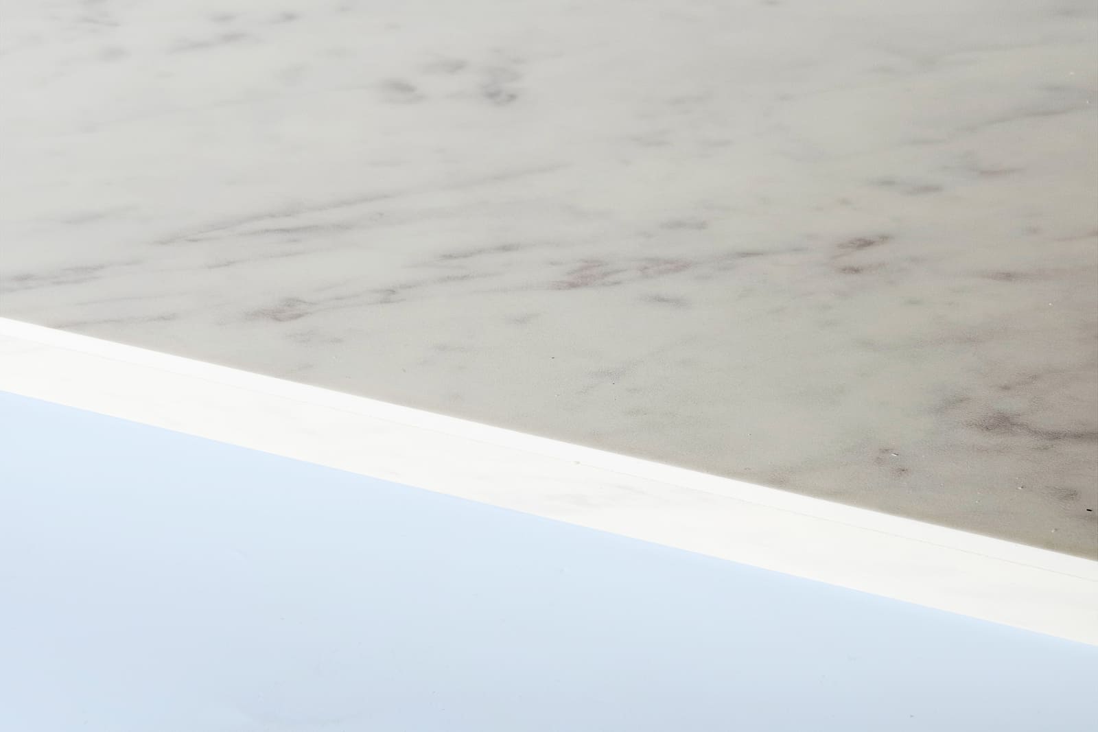 Белый Агат глянцевый LD-40 Moeller